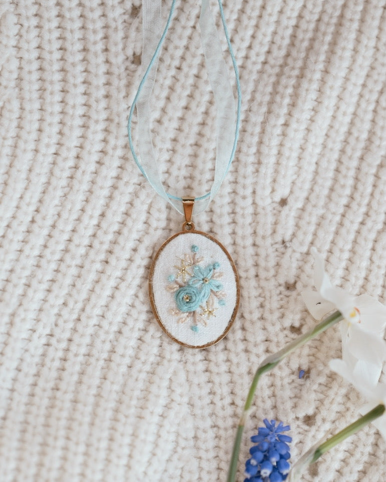 Ogrlica blue